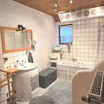 Ruhige Einliegerwohnung Mit Grosser Terrasse