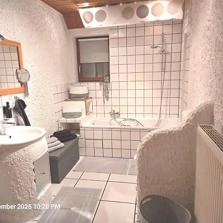 Ruhige Einliegerwohnung Mit Grosser Terrasse * Hoeringen