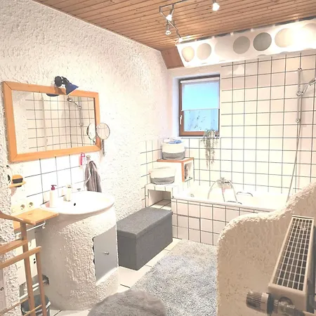 Ruhige Einliegerwohnung Mit Grosser Terrasse