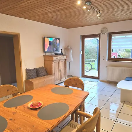 Ruhige Einliegerwohnung Mit Grosser Terrasse