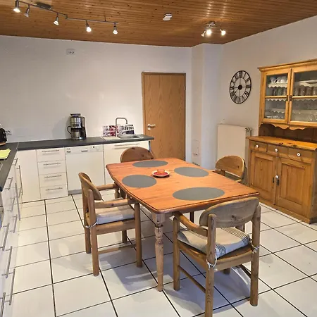 Ruhige Einliegerwohnung Mit Grosser Terrasse
