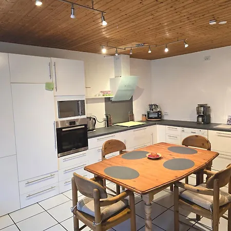 Apartment Ruhige Einliegerwohnung Mit Grosser Terrasse *